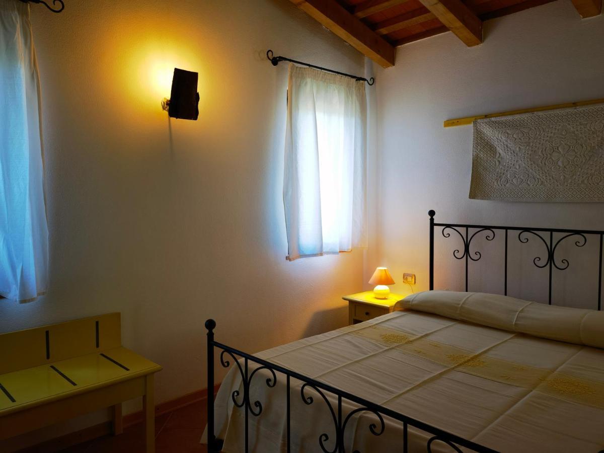 La Corte Degli Ulivi - Albergo Rurale Tresnuraghes Extérieur photo